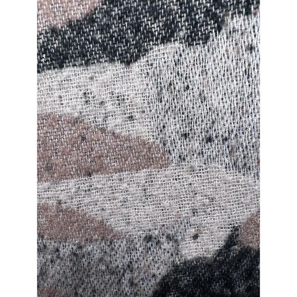 World Market Warm Cozy Over sized Camo Scarf NWT - Picture 5 of 10